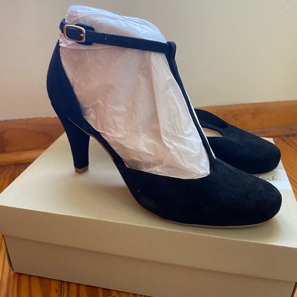 NWT Clarks Dalia Tulip Black Suede Heel Size 9.5 - Picture 5 of 7